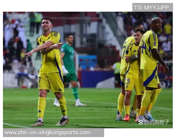 瓦尔迪禁区内展现惊人柔韧性头球攻门险些破门引发全场惊叹