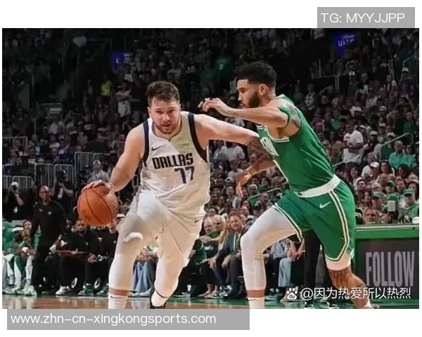 文班半场示意哈珀空接成功引发全场惊叹瞬间